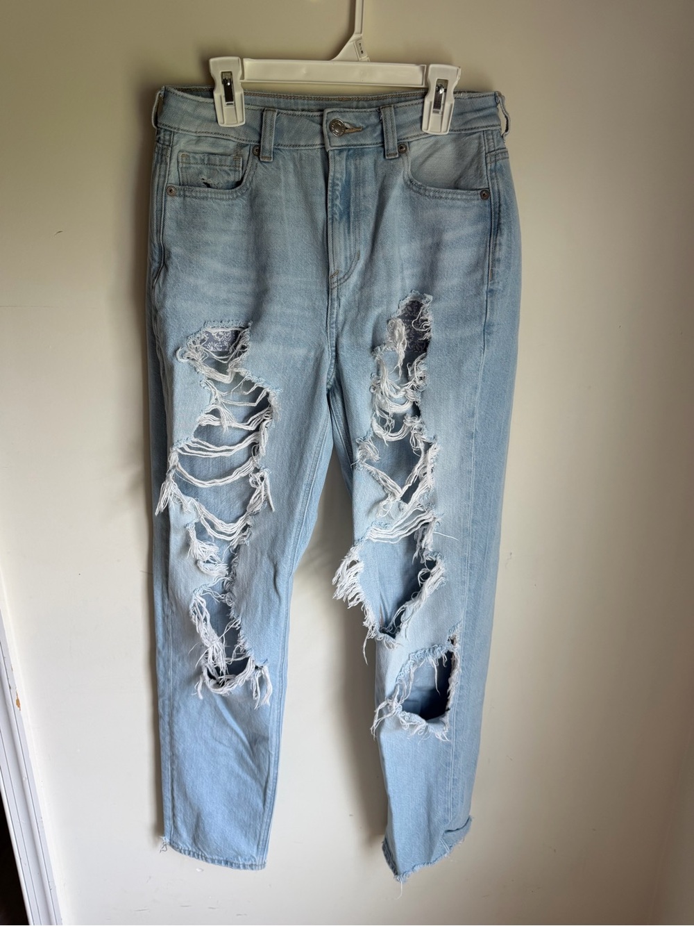 American Eagle Outfitters Light Blue Mom Distressed Straight-Leg Jeans